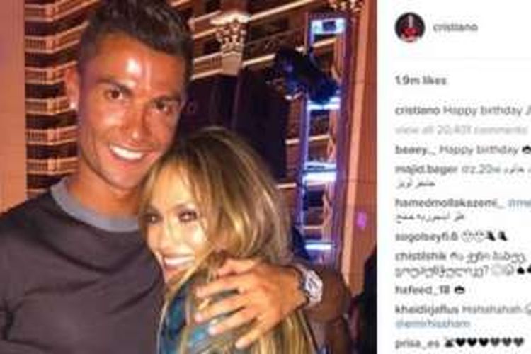 Megabintang Real Madrid asal Portugal, Cristiano Ronaldo, mengucapkan selamat ulang tahun kepada Jennifer Lopez, Senin (25/7/2016).