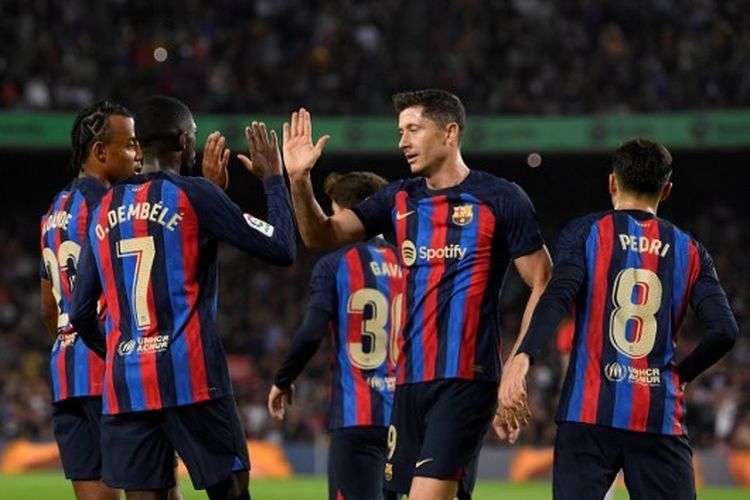 Skuad Barcelona merayakan gol ke gawang Athletic Bilbao dalam laga lanjutan Liga Spanyol musim 2022-2023. Laga Barcelona vs Bilbao berlangsung di Stadion Camp Nou pada Senin (24/10/2022) dini hari WIB. Selanjutnya, Barcelona akan melawan Valencia. Duel Valencia vs Barcelona berlangsung di Stadion Mestalla, Minggu (30/10/2022) dini hari WIB.