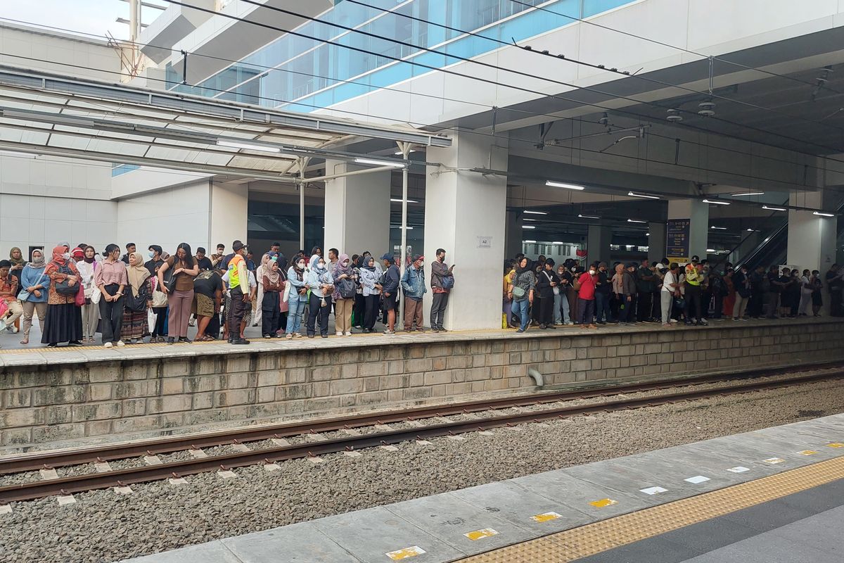 Wacana Subsidi Tiket KRL Berbasis NIK Dan AI, Sudah Sampai Mana ...