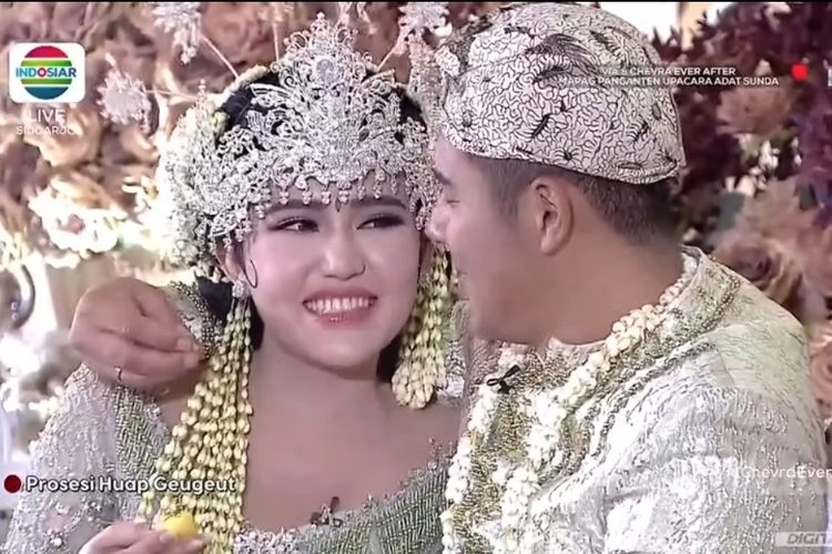 Via Vallen Sempat Duduk di Sisi Kanan Chevra Yolandi Saat Mapag Penganten, Kenapa?