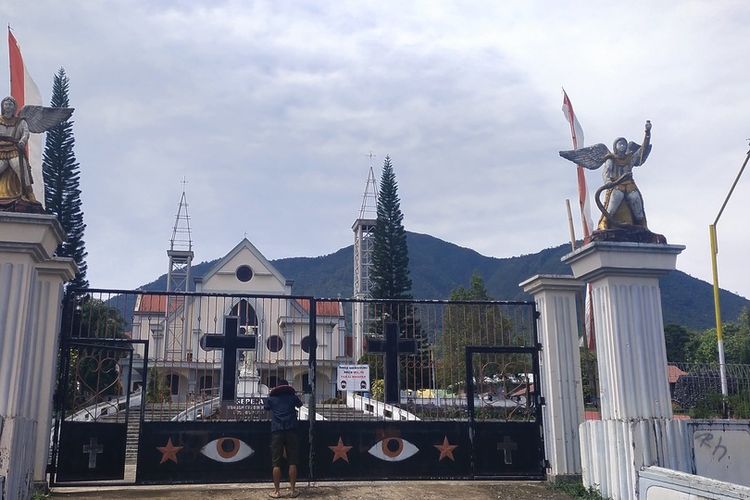 Kemegahan dan. keindahan arsitektur Gereja Santo Yosep Katedral Ruteng menjadi satu destinasi di Kota Ruteng, Ibukota Kabupaten Manggarai, Sabtu, (29/10/2022). (KOMPAS.com/MARKUS MAKUR)