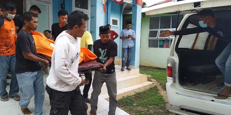 Diduga menjadi korban kekerasan dalam rumah tangga (KDRT), MS (19) seorang ibu rumah tangga ditemukan tewas dalam kamar di rumahnya di Kelurhaan Lipu, Kecamatan Betoambari, Kota Baubau, Sulawesi Tenggara, Kamis (7/12/2023).