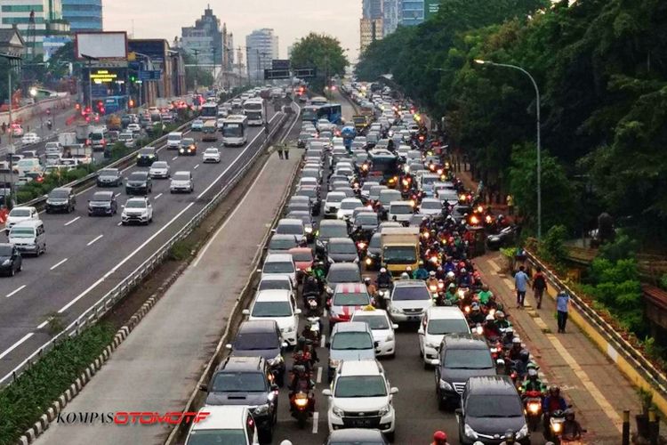 Ilustrasi kemacetan Jakarta. Ditlantas Polda Metro usulkan jam keberangkatan pekerja diatur supaya tidak menumpuk pada jam yang sama.