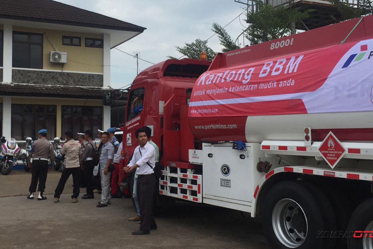 Truk kantong BBM Pertamina