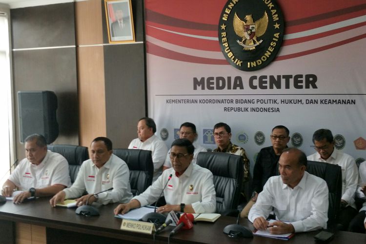 Menko Polhukam Wiranto saat konferensi pers di kantornya