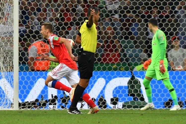 Denis Cheryshev merayakan gol Rusia ke gawang Kroasia pada pertandingan babak 8 besar atau perempat final Piala Dunia 2018 di Sochi, 7 Juli 2018. 