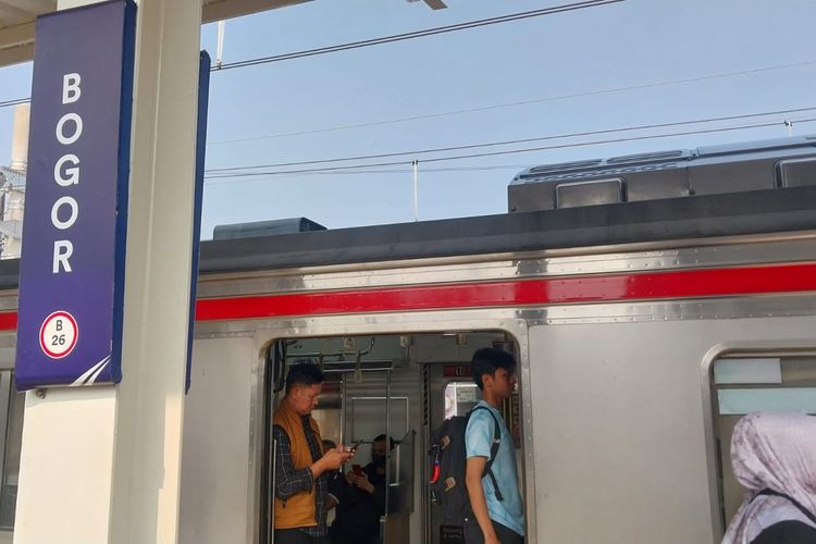KRL CLI 225 Buatan Inka Kembali Beroperasi di Lintas Bogor Usai Jalani Pemeriksaan