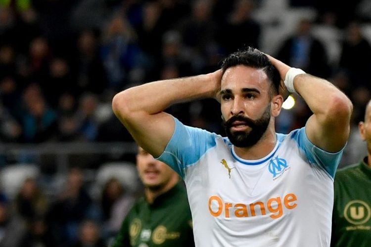 Bek asal Perancis, Adil Rami, saat memperkuat Marseille pada Desember 2018.
