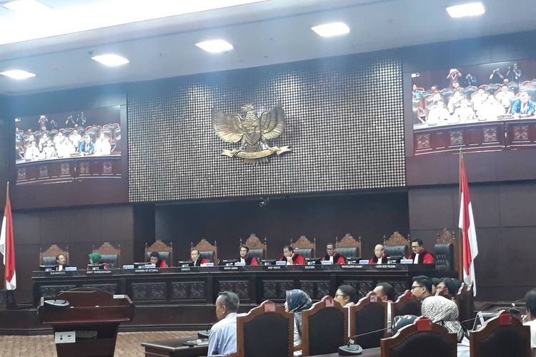 Sidang pembacaan putusan uji materi UU Nomor 16 Tahun 2016 tentang Pilkada di Gedung MK, Jakarta Pusat, Rabu (18/12/2019).