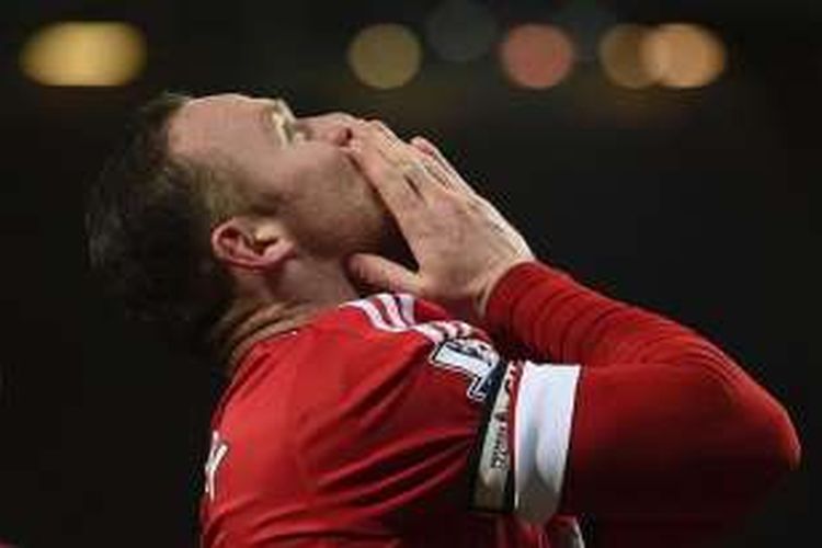 Wayne Rooney merayakan gol Manchester United ke gawang Stoke City, Selasa (2/2/2016).