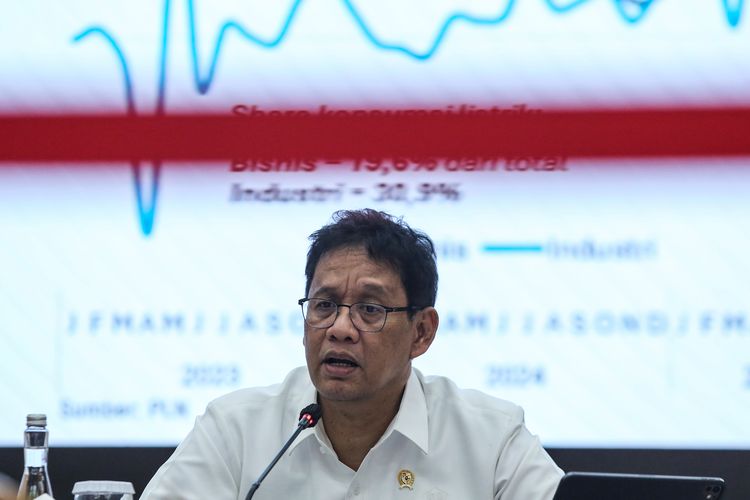 Menteri Keuangan Purbaya Yudhi Sadewa menyampaikan paparan saat konferensi pers APBN KiTa di Jakarta, Senin (22/9/2025). Menteri Keuangan melaporkan Anggaran Pendapatan dan Belanja Negara (APBN) mengalami defisit sebesar Rp321,6 triliun atau 1,35 persen terhadap Produk Domestik Bruto (PDB) pada Agustus 2025. 