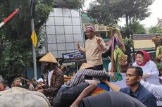 Gerobak Sapi Mahfud MD dan Keluarga Buntuti Gerobak Ganjar Saat Hajatan Rakyat di Solo