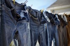 Jarang Cuci Pakaian Hingga Cermat Pilih Bahan, Cara Menjaga Bumi Lewat Busana