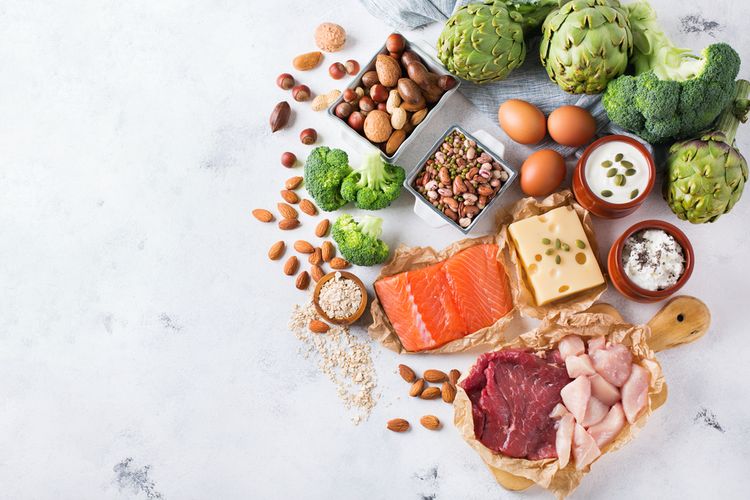 Makan protein berlebihan akan memunculkan berbagai tanda-tanda gangguan kesehatan, seperti lebih sering kencing dan kelelahan terus-menerus.