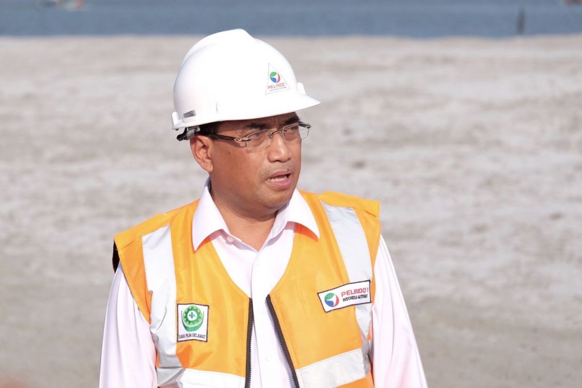 Menteri Perhubungan Budi Karya Sumadi saat meninjau Belawan International Container Terminal di Belawan, Medan, Sumatera Utara, pada Rabu (17/1/2018)