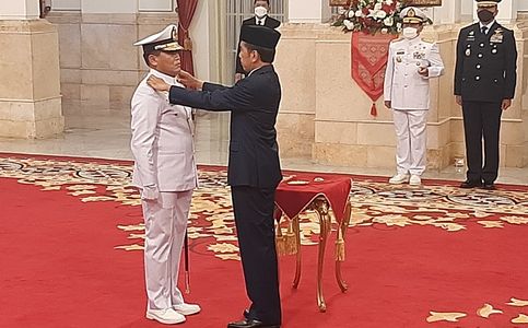 President Jokowi Inaugurates Muhammad Ali as Navy Chief of Staff
