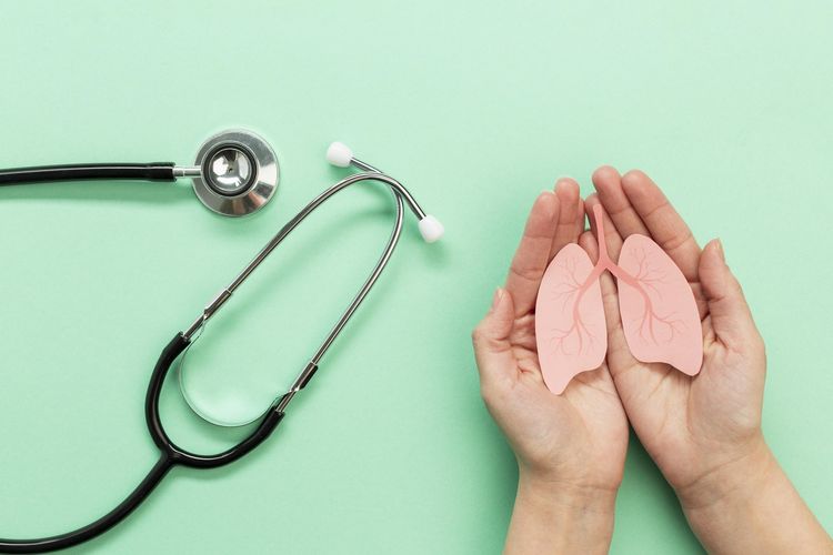 WHO mengungkap hampir 40 persen kasus kanker di dunia dapat dicegah. Tembakau, infeksi, alkohol, hingga polusi udara jadi faktor utama.