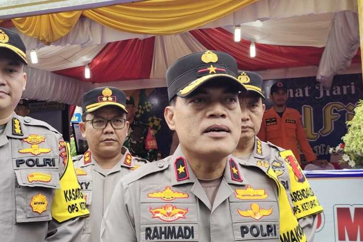 Wakapolda Riau Brigjen Kasihan Rahmadi saat diwawancarai Kompas.com pada pengecekan pospam di Jalan Jenderal Sudirman, Pekanbaru, Riau, Selasa (18/4/2023).