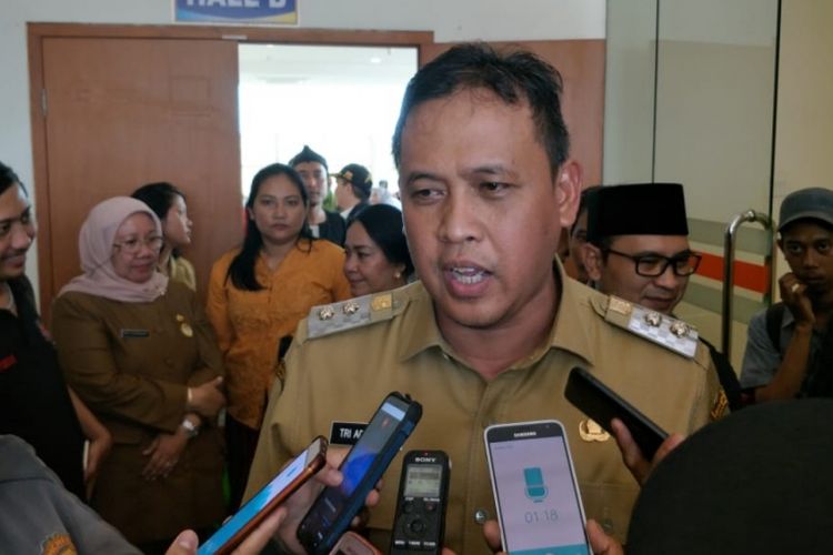 Wakil Wali Kota Bekasi Tri Adhianto kepada awak media di Rumah Sakit Umum Daerah (RSUD) Kota Bekasi, Senin (4/2/2019)..