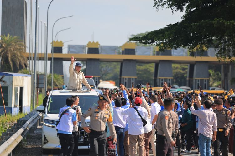 Calon presiden (capres) nomor urut 2 Prabowo Subianto melakukan kampanye ke GOR Pancing, Medan, Sumatera Utara (Sumut) pada Sabtu (13/1/2024).