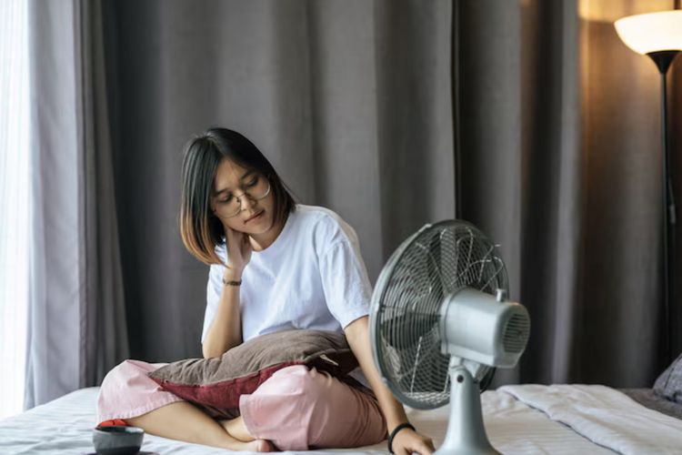 Cuaca panas bikin cepat emosi? Psikiater jelaskan bagaimana suhu tinggi memengaruhi mood dan bagikan cara sederhana agar tetap tenang.