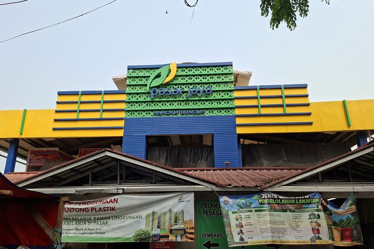 Pedagang Pasar Nangka Bungur Kalah Saing dengan Pedagang Pinggir Jalan, Omzet Anjlok