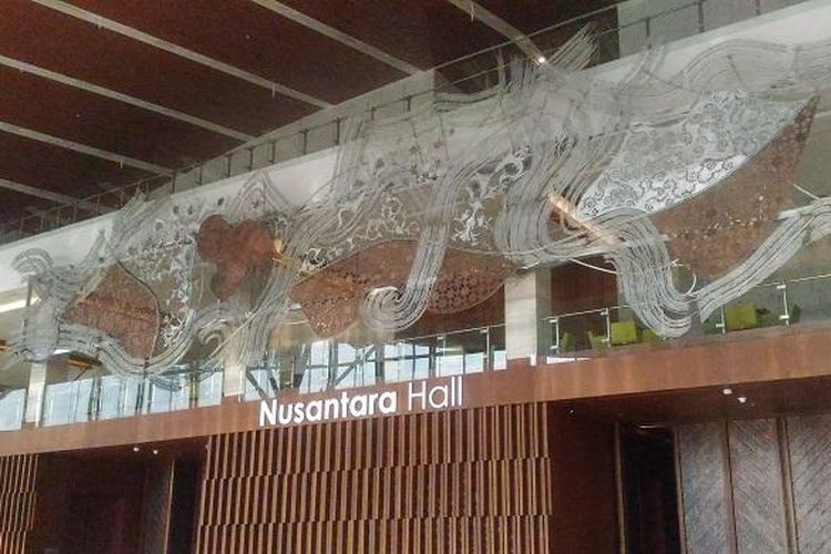 Simbol wayang menghadang pengunjung tepat di pintu masuk ICE BSD.