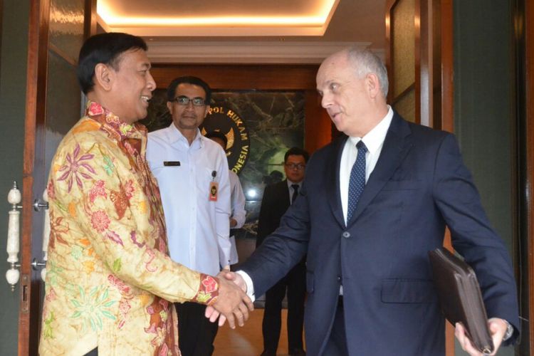 Menteri Koordinator Bidang Politik, Hukum dan Keamanan Wiranto bertemu dengan Duta Besar Amerika Serikat Joseph R. Donovan di Kemenko Polhukam, Jakarta Pusat, Selasa (28/11/2017).