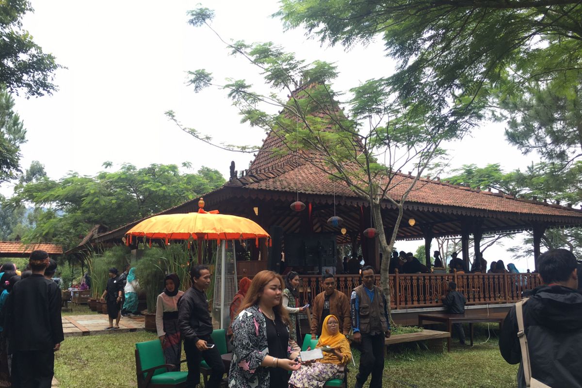  The Bale Restaurant di Mulberry Hill by The Lodge, Desa Cibodas, Kecamatan Lembang, Kabupaten Bandung Barat, Jumat (23/2/2018).