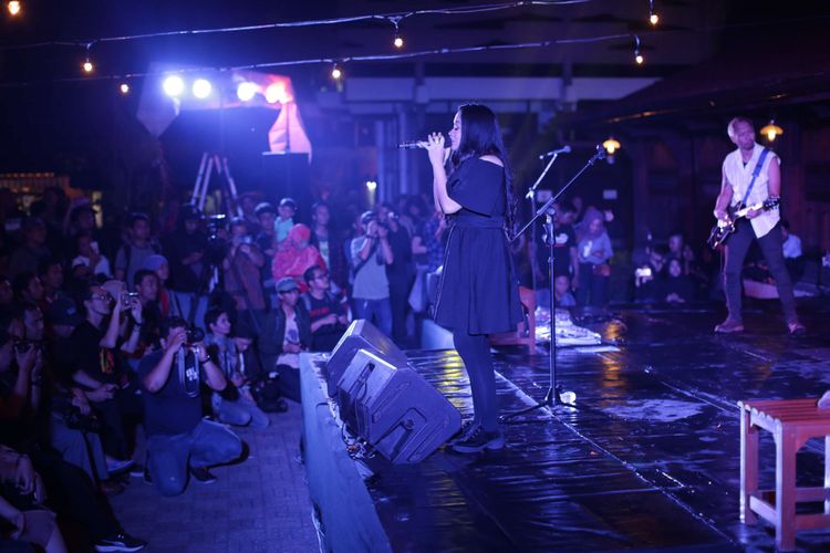 Penampilan grup band Cokelat menghibur sejumlah penonton di Bentara Budaya Jakarta, Palmerah Selatan, Jakarta, Kamis (20/09/2018). Band yang telah berdiri sejak 1996 ini tampil dalam rangka peluncuran singel terbarunya berjudul Peralihan Hati.