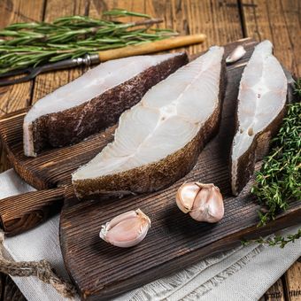 Ilustrasi daging ikan halibut segar. Daging ikan halibut adalah salah satu sumber kalium untuk tanaman.