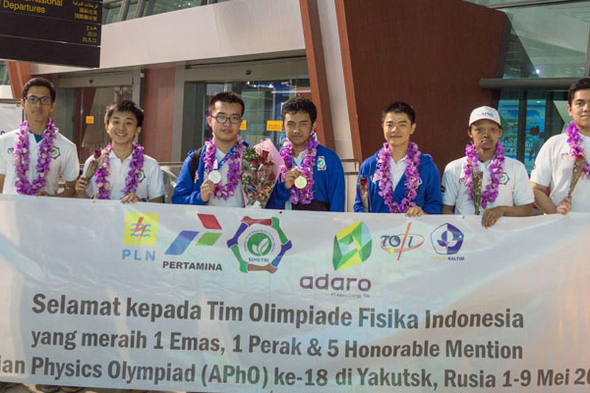 Tim Olimpiade Fisika Indonesia memenangkan satu medali emas, satu medali perak, dan lima Honorable Mention di Asian Physics Olympiad ke-18.