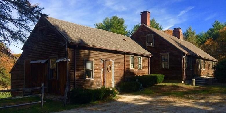 Rumah Pasangan Norma Sutcliffe dan Gerry Helfrich di Harrishville, Rhode Island yang menjadi pusat cerita di film horor The Conjuring