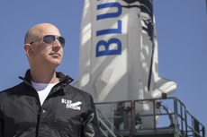 Sama-sama Terobsesi dengan Luar Angkasa, Ini Perbedaan Rencana Jeff Bezos dan Elon Musk