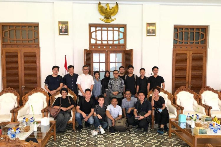 Para peserta wisata arsitektur yang diikuti oleh 15 arsitek antara lain dari Kuala lumpur, Jakarta, Bandung dan Surabaya