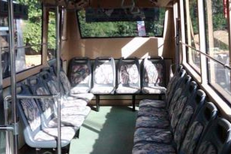 Interior Kopaja AC S-602 (Ragunan-Tugu Monas) yang akan segera diluncurkan untuk pertama kali pada Rabu (5/6/2013)