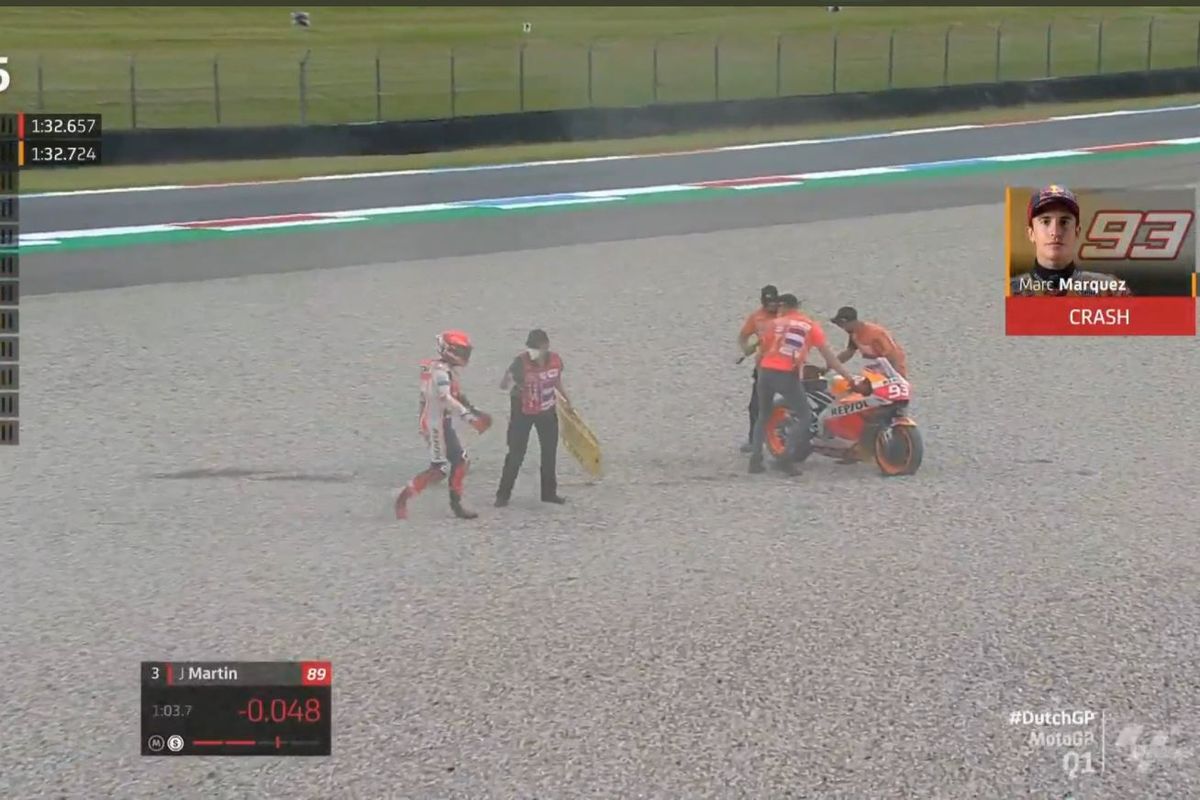 Rider Repsol Honda Marc Marquez mengalami kecelakaan lowside di Tikungan 9 Sirkuit Assen pada sesi kualifikasi 1 (Q1) MotoGP Belanda 2021, Sabtu (26/6/2021) malam WIB.