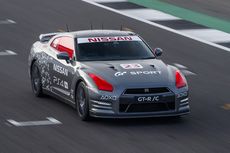 Ide Gila, Balapan Nissan GT-R Pakai Stick PlayStation