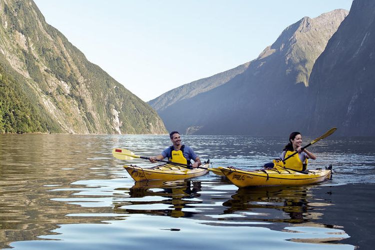 Fiordland, destinasi saat musim semi di New Zealand.