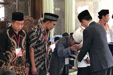 Bagikan Sertifikat Tanah Wakaf di Subang, Jokowi Jamin Bebas Sengketa