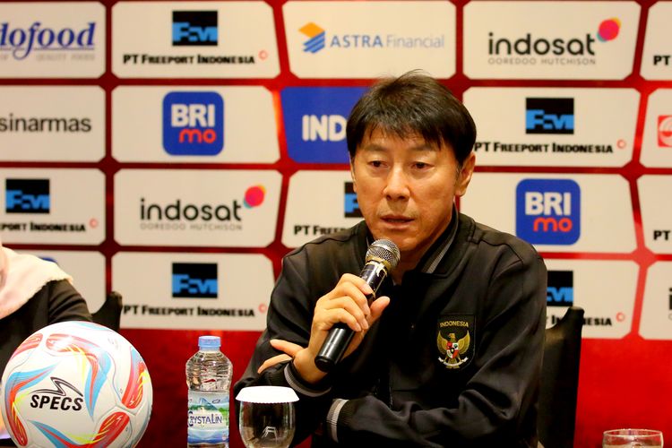 Jelang laga FIFA Matchday melawan Turkmenistan, pelatih Timnas Indonesia Shin Tae-yong preskon di Hotel Vasa Surabaya, Kamis (7/9/2023) sore.
