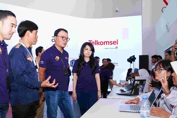 Program Terampil di Awan juga menjadi bagian dari inisiatif filantropi corporate social responsibility (CSR) Sambungkan Senyuman Telkomsel yang berfokus menebar kebaikan dan kebahagiaan guna mendukung kehidupan yang lebih baik. 