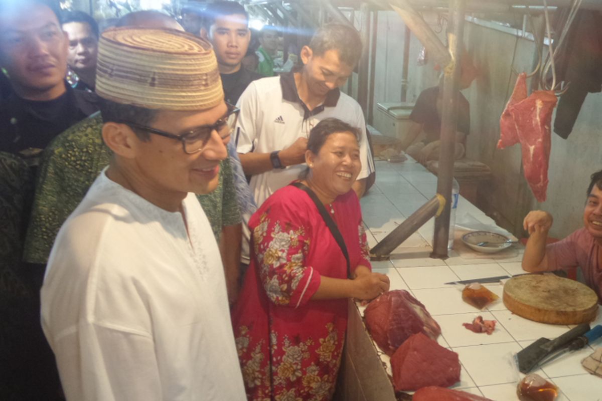 Wakil Gubenur terpilih DKI Jakarta Sandiaga Uno saat mengunjungi Para Mayestik di Jakarta Selatan, Jumat (21/7/2017)