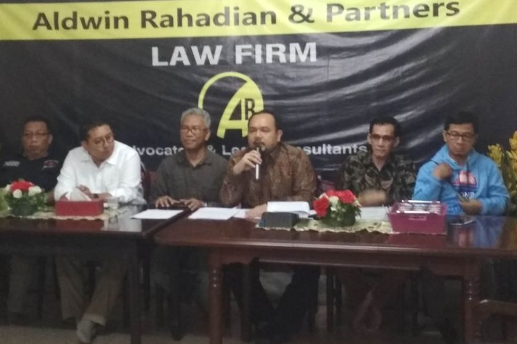 Konferensi Pers Kuasa Hukum Buni Yani yang menyebutkan putusan Mahkamah Agung Kabur di Jatipadang, Jakarta Selatan, Rabu (30/1/2019)