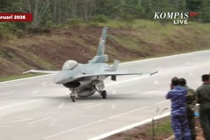 TNI AU Uji Coba Pendaratan Pesawat Tempur F-16 di Tol Terbanggi Besar-Kayu Agung