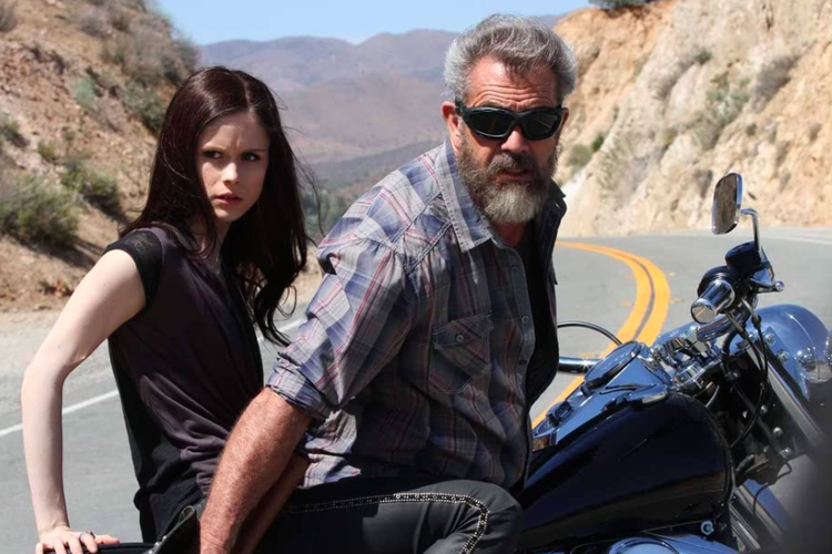 Aksi Mel Gibson dalam film Blood Father