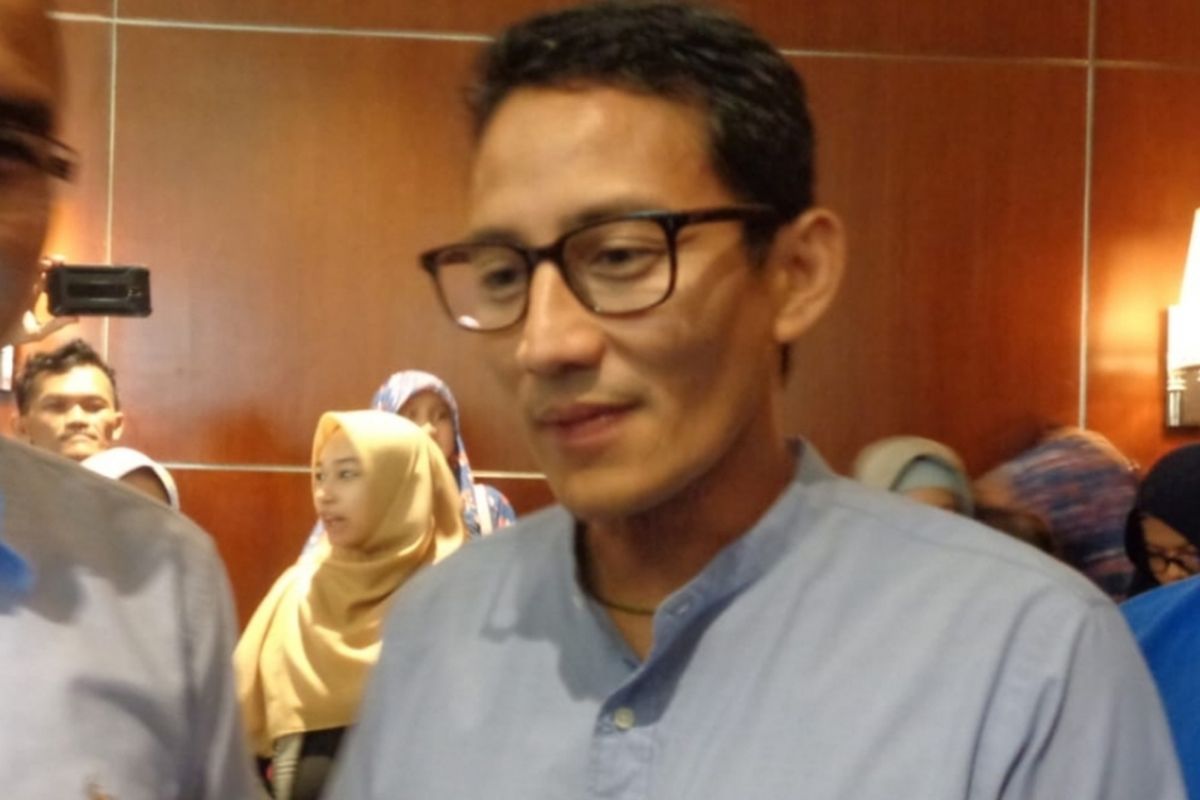 Cawapres nomor urut 2 Sandiaga Uno saat menghadiri acara HNI (Halal Network International) di Grand Galaxy Park, Bekasi Selatan, Kota Bekasi, Kamis (15/11/2018).