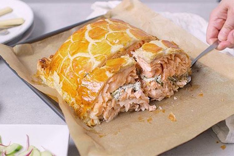 Ilustrasi salmon en croute seperti masakan peserta MasterChef.