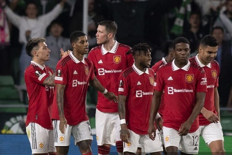 Para pemain Manchester United merayakan gol ke gawang tuan rumah Real Betis pada leg kedua 16 besar Liga Europa 2022-2023. Laga Real Betis vs Man United yang digelar di Stadion Benito Villamarin pada Jumat (17/3/2023) dini hari WIB itu berakhir dengan skor 1-0 untuk kemenangan kubu Setan Merah. Artikel ini berisi soal prediksi Man United vs Sevilla pada leg pertama perempat final Liga Europa 2022-2023 yang bergulir di Stadion Old Trafford, Jumat (14/4/2023).