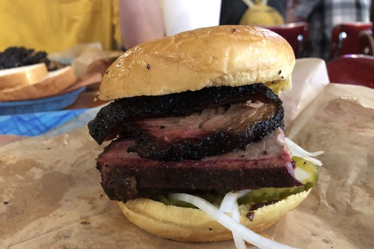 Hidangan brisket di restoran Franklin Barbecue di Austin, Texas, Selasa (9/7/2019). 